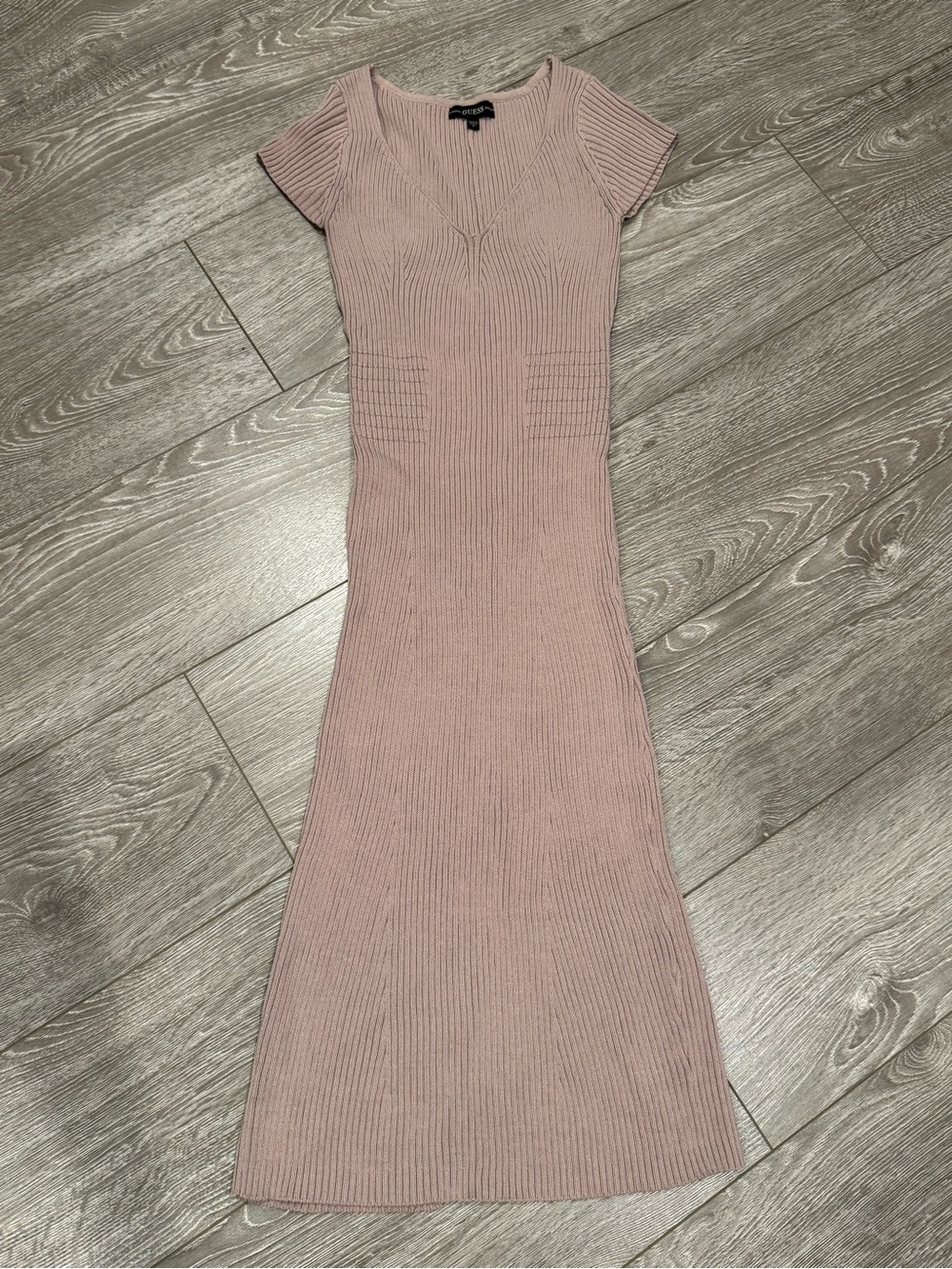 Guess Dusty Rose Ribbed V‑Neck Maxi Dress